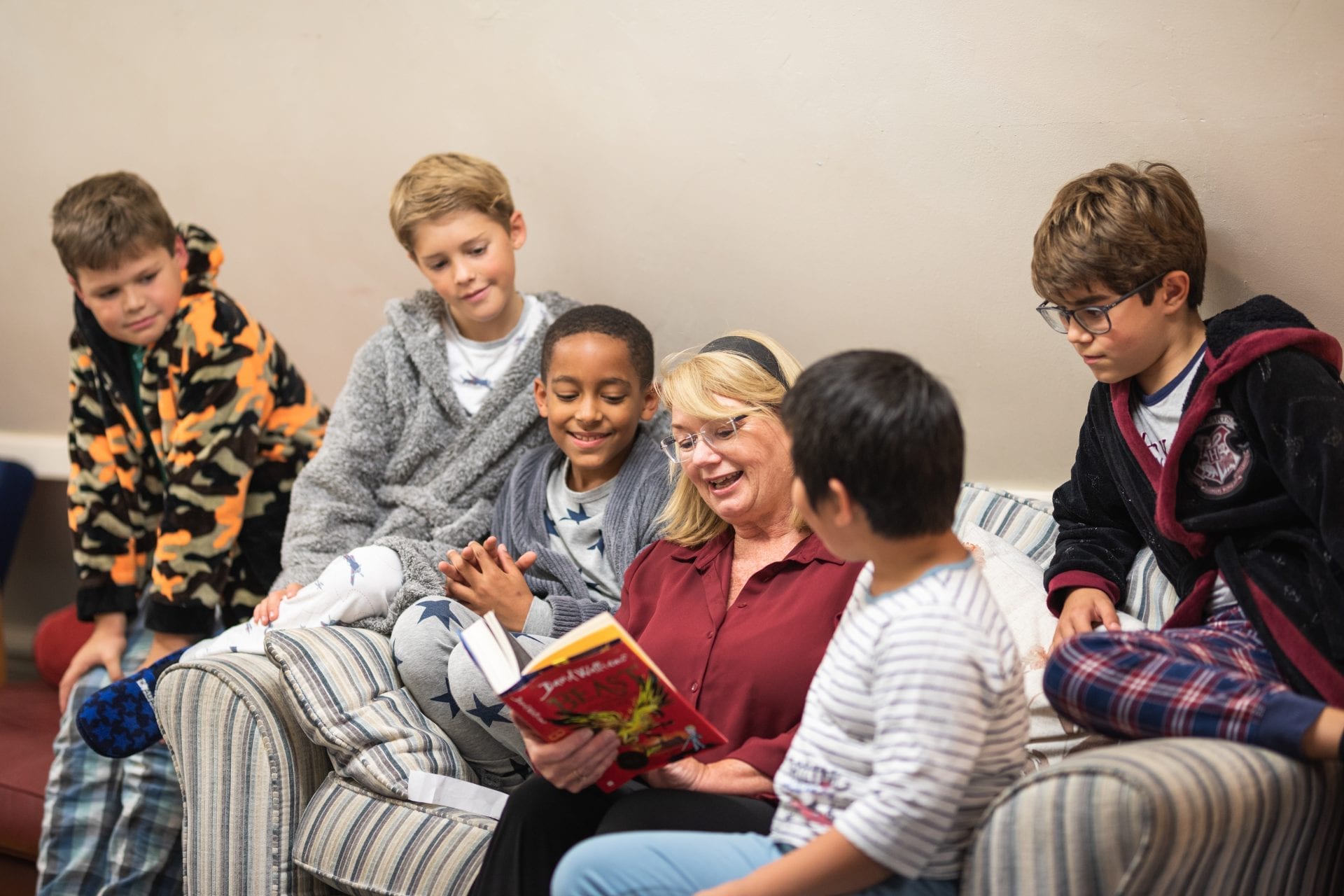 King's College students reading with a teacher