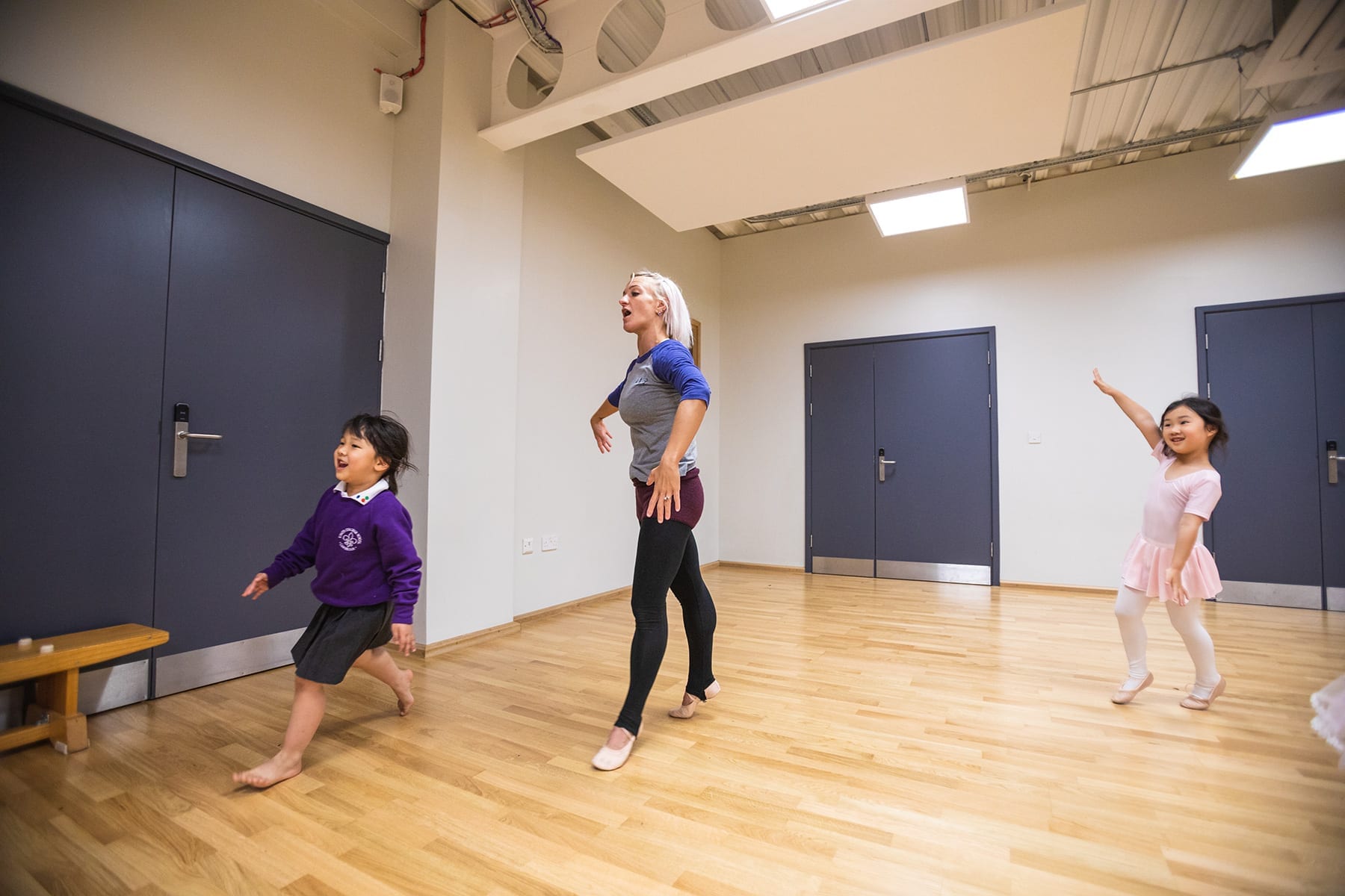Pre-prep, 2 Children doing ballet Pre-prep, 2 Children doing ballet