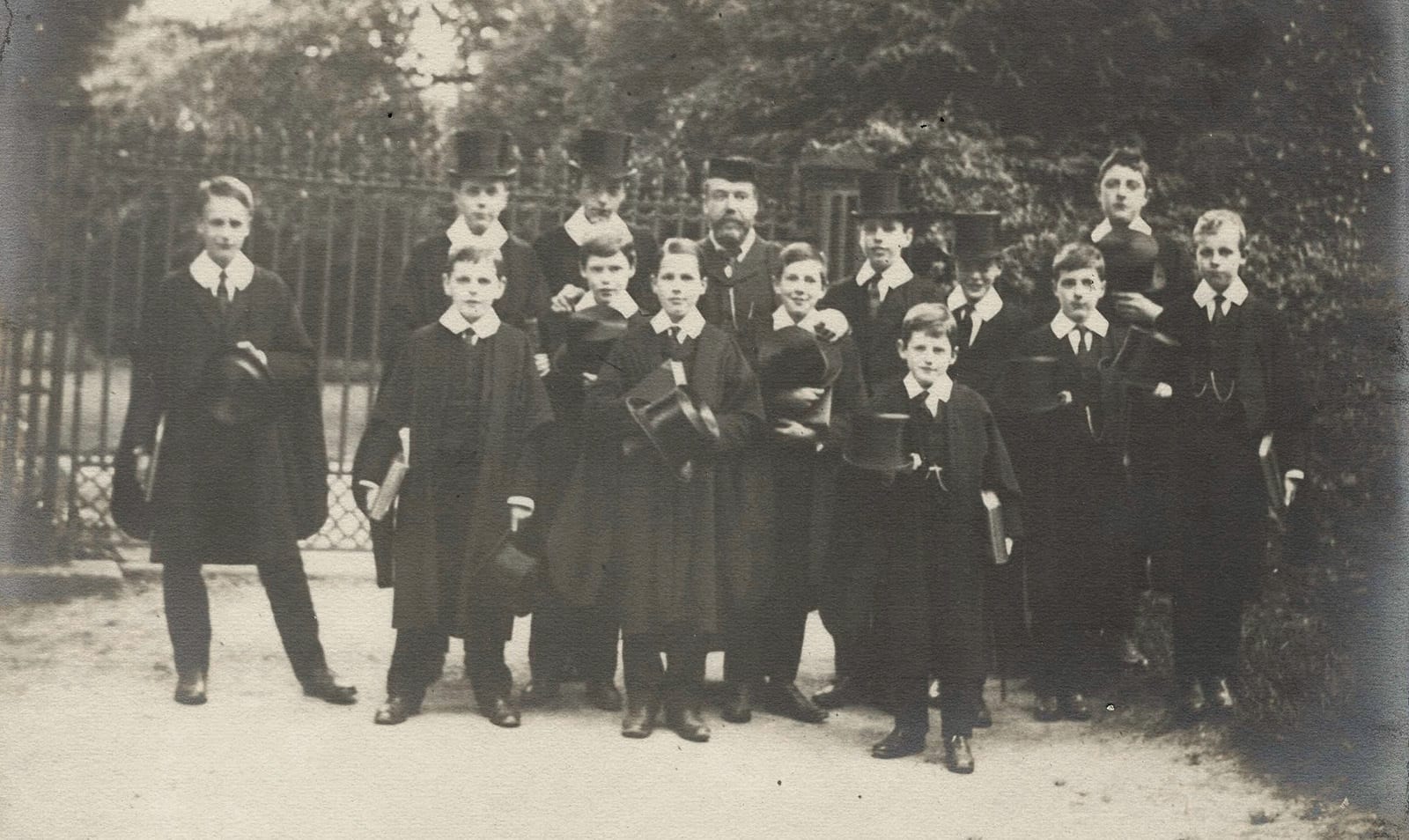 timeline-1907 The School Choir
